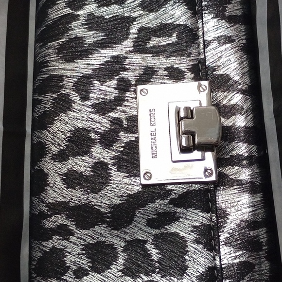 Michael Kors Shiny Leather Empire Leopard Print Silver Latch Perfect Condition - Picture 2 of 11